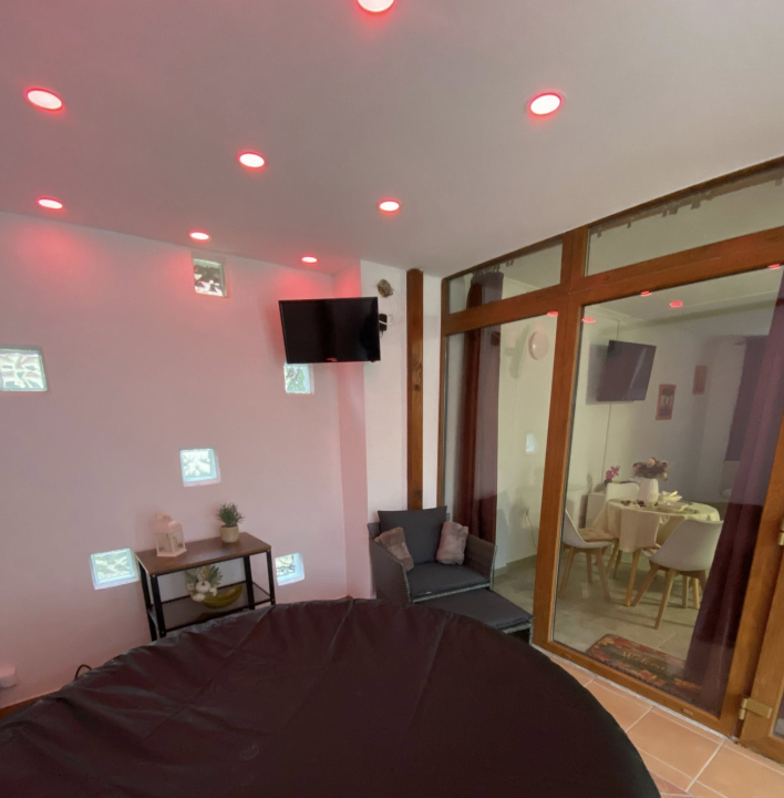 FLÓRA VENDÉGHÁZ - Lovas