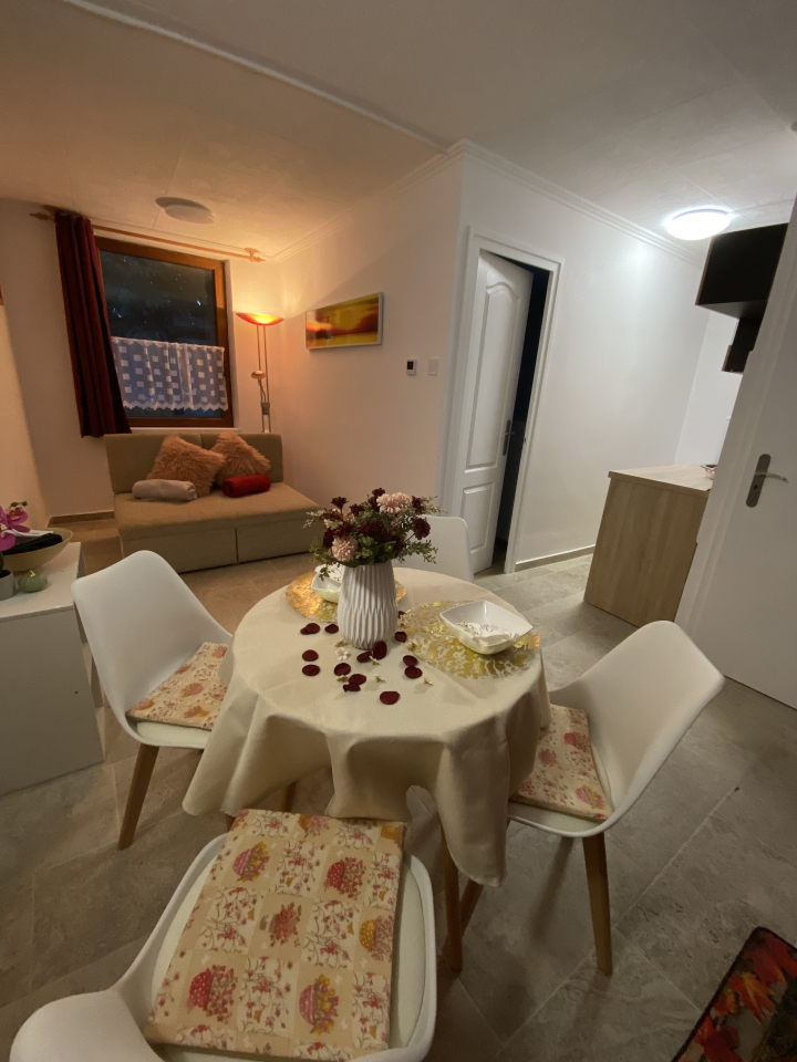 FLÓRA VENDÉGHÁZ - Lovas