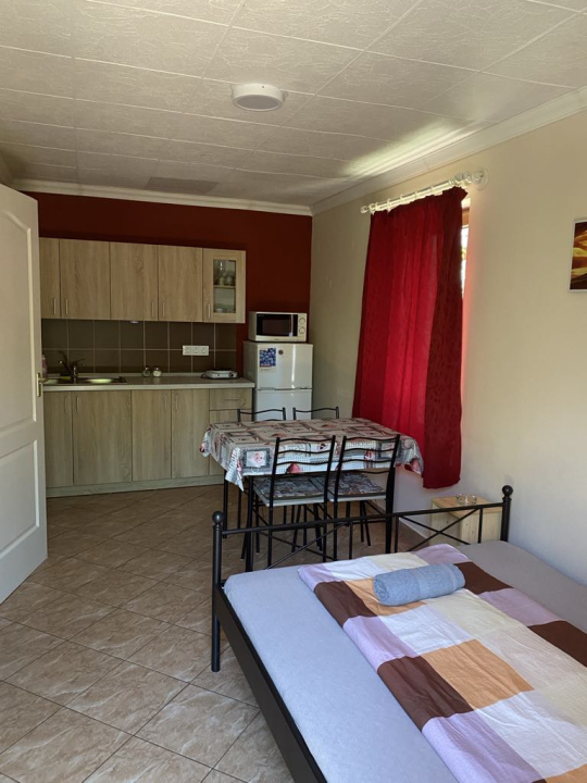 FLÓRA VENDÉGHÁZ - Lovas