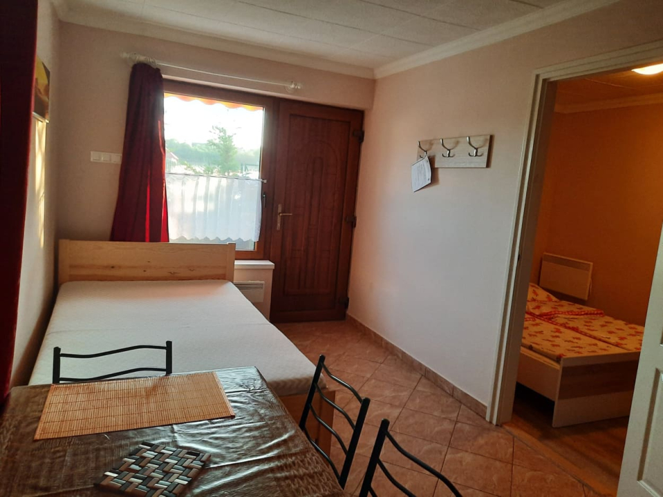 FLÓRA VENDÉGHÁZ - Lovas