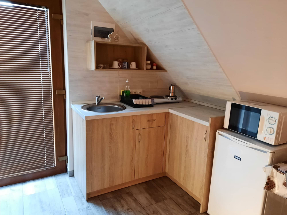 FLÓRA VENDÉGHÁZ - Lovas