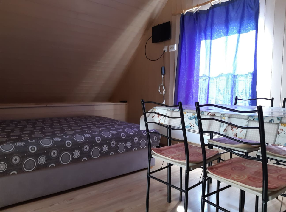 FLÓRA VENDÉGHÁZ - Lovas