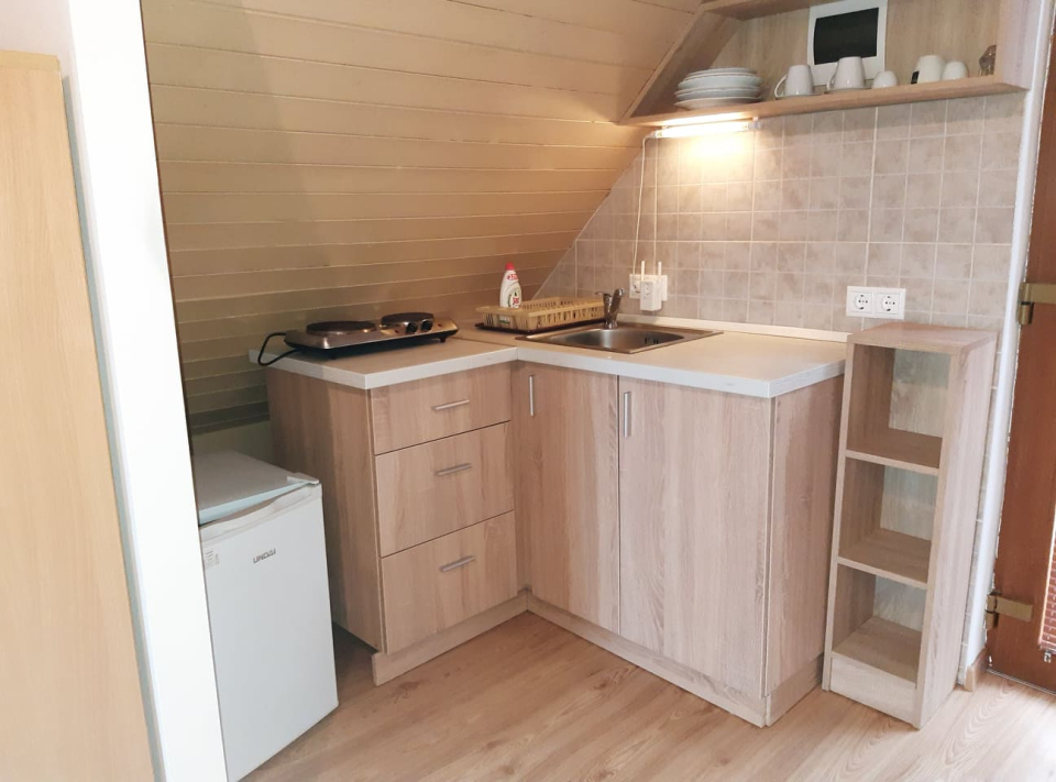 FLÓRA VENDÉGHÁZ - Lovas