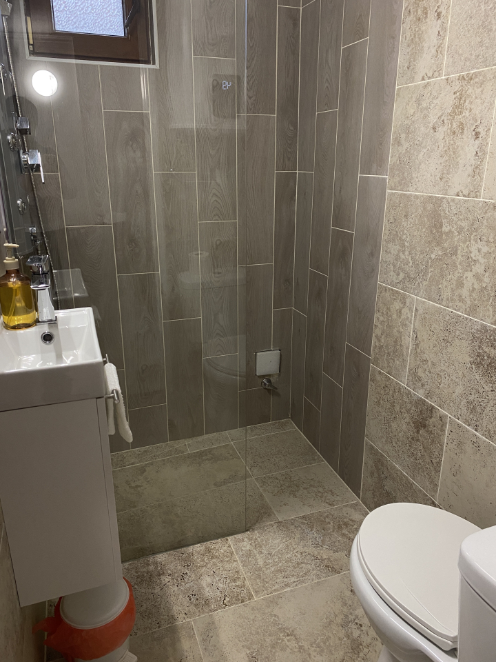 FLÓRA VENDÉGHÁZ - Lovas