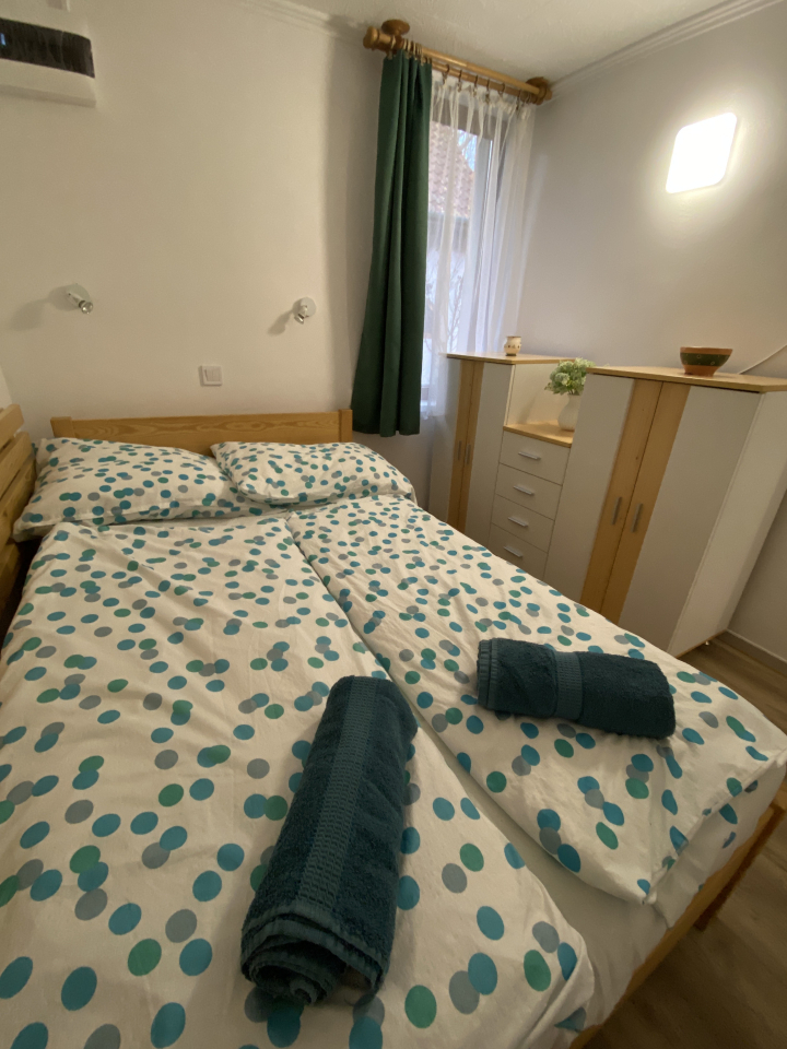 FLÓRA VENDÉGHÁZ - Lovas