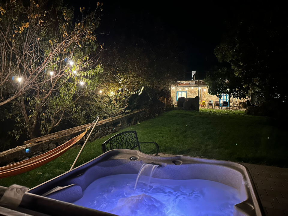 Kiadó balatoni panorámás ház jakuzzival Balatonfüreden